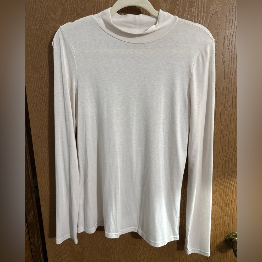 Offline by Aerie Women’s Soft Mock Turtleneck Athletic Top Size Large Off-white